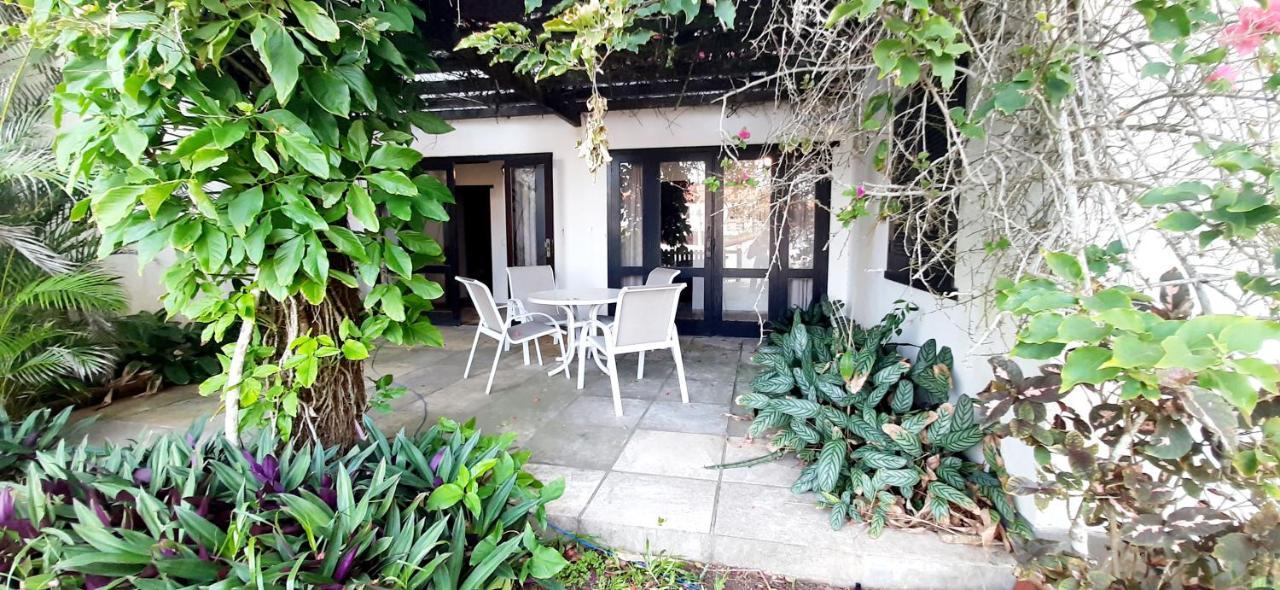 Casarao Pe Na Areia Pero Villa Cabo Frio Exterior photo