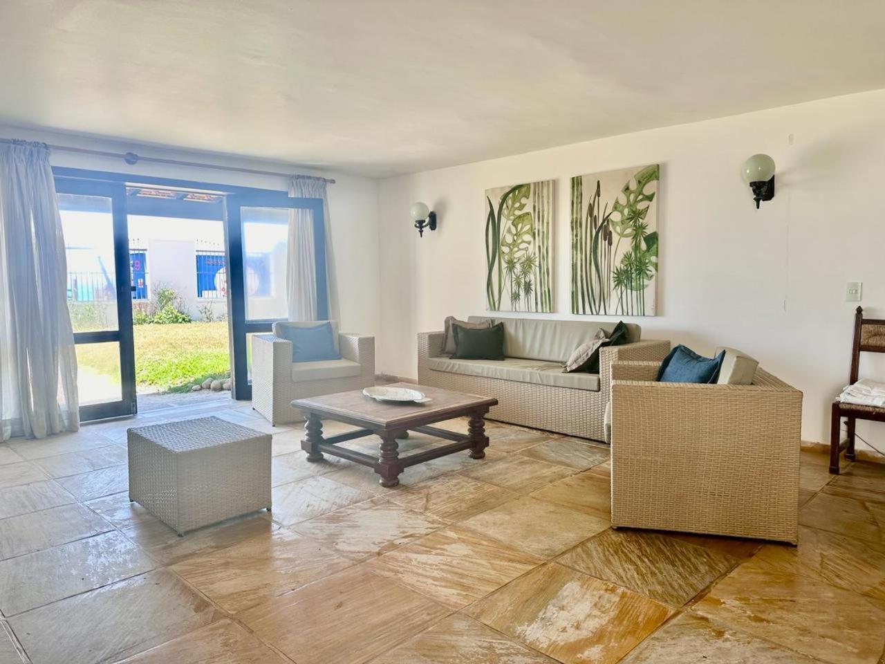 Casarao Pe Na Areia Pero Villa Cabo Frio Exterior photo